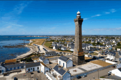 À VENDRE   Immeuble avec murs commerciaux et logements / vue imprenable sur le Phare d’Eckmühl