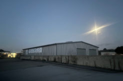 À louer   Local d’activité 200 m2   Visibilité voie express   Pont-l’Abbé