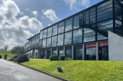 À LOUER   Plateau de bureaux 275 m2   Visibilité RN 165   Axe Brest / Lorient