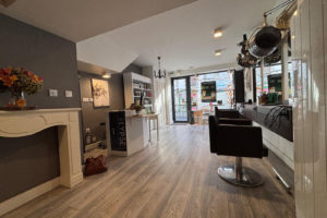 À VENDRE   MURS ET FONDS DE COMMERCE   SALON DE COIFFURE   QUIMPER (KERFEUNTEUN)