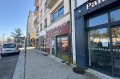 Local commercial / bureaux 145 m2   Emplacement gare   Vitrine + extérieur
