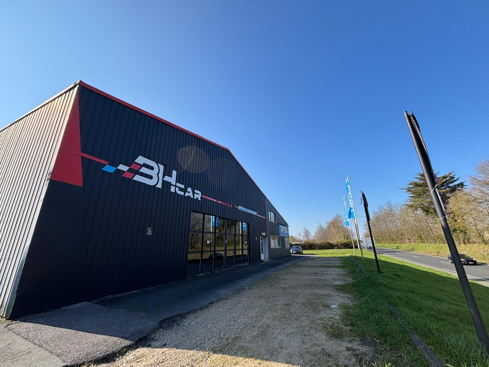 LOCAL COMMERCIAL À LOUER 280 M2 FORTE VISIBILITÉ