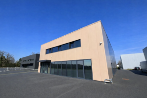 Bâtiment d’activité récent   420 m2   Pluguffan / Proche Quimper