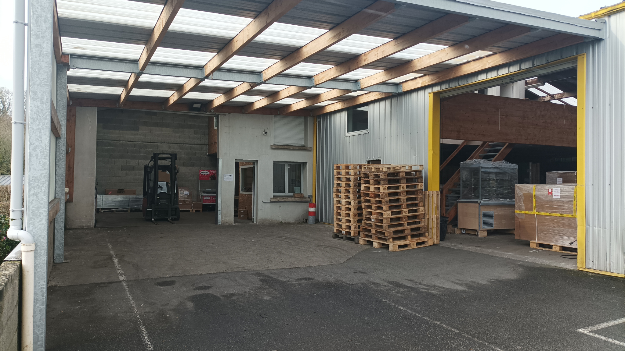 LOCAL D’ACTIVITE 225 M2