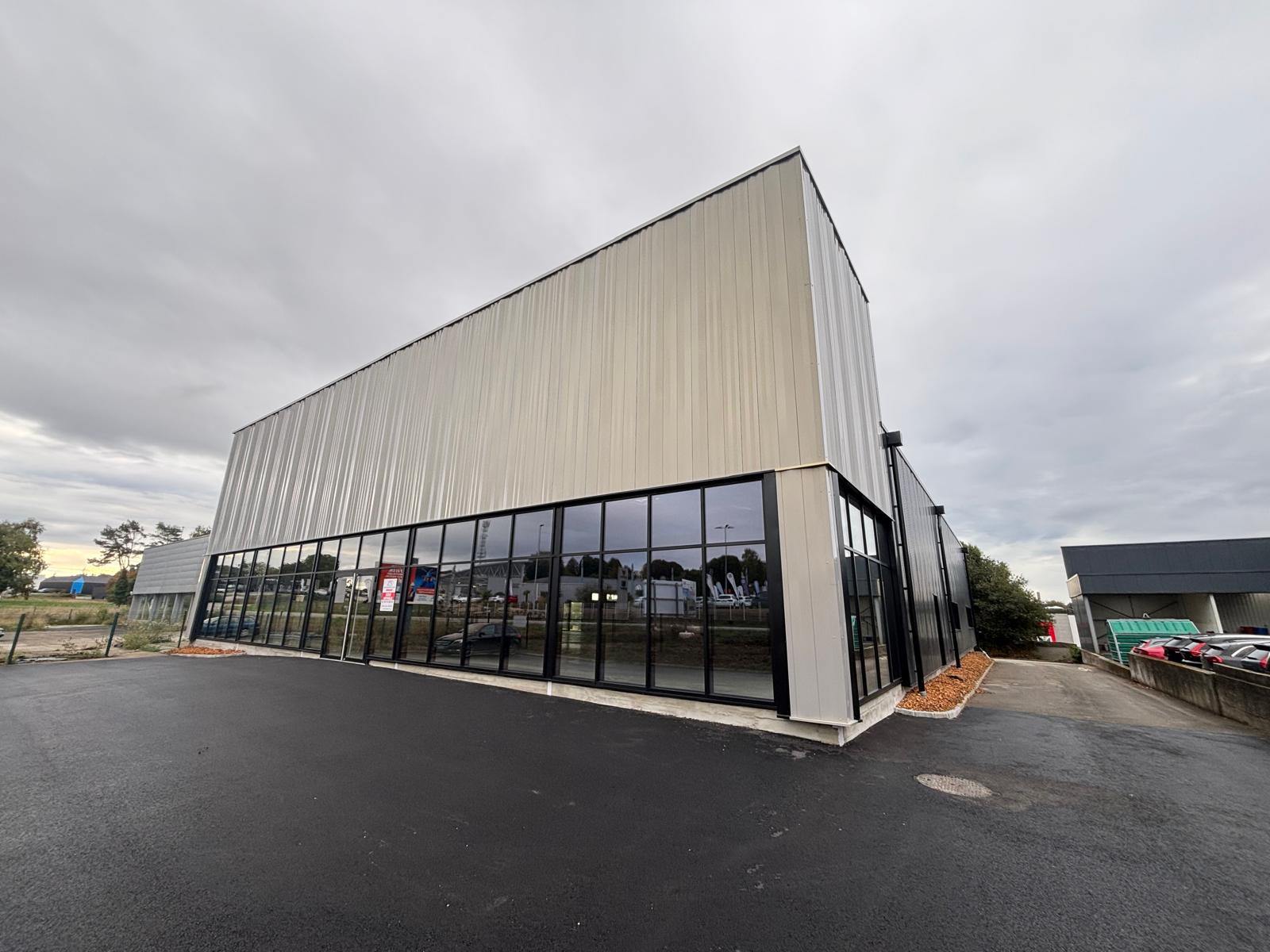 LOCAL COMMERCIAL 800 m2 QUIMPER (GRAND GUELEN)