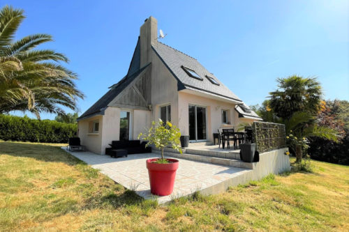 Jolie maison dans un cadre verdoyant