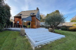 Maison en bois soignée à EDERN
