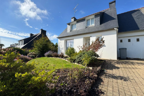Belle maison entretenue au SUD-EST de la ville!