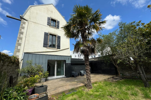 Maison Familiale & son jardin en Ville!