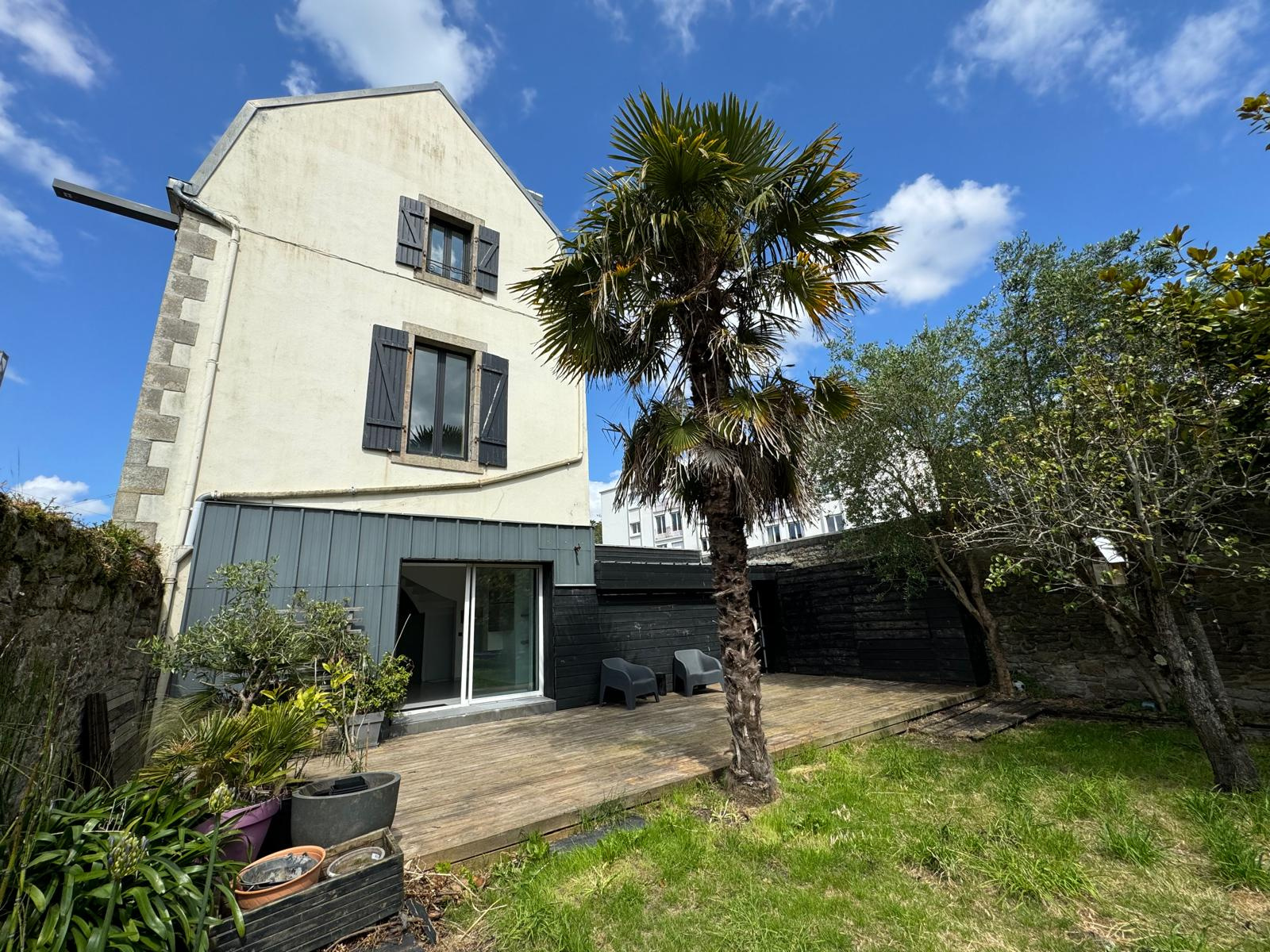 Maison Familiale & son jardin en Ville!