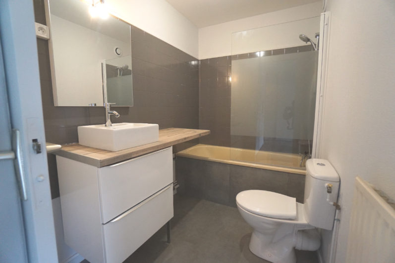 f18b2e3f274787eb16f1484a65f0c08f