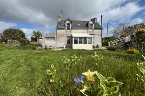 Petite maison en pierres à rénover