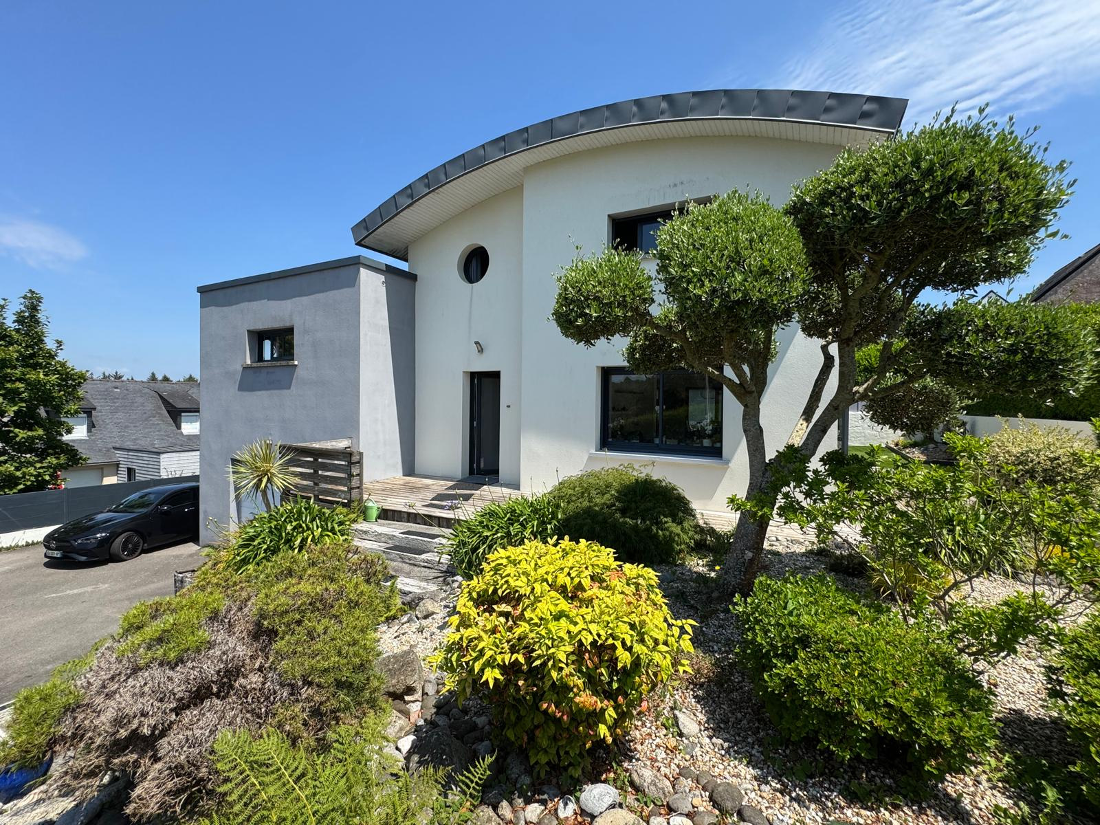 Maison familiale avec piscine à Ploneis