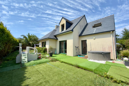 Maison familiale 5 chambres avec vie de plain-pied, Bourg de Plomelin
